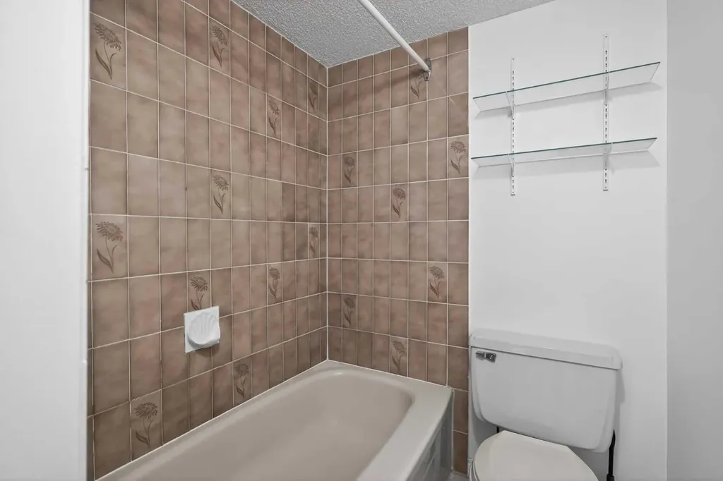 239 6 Avenue NE Calgary AB T2E0L8