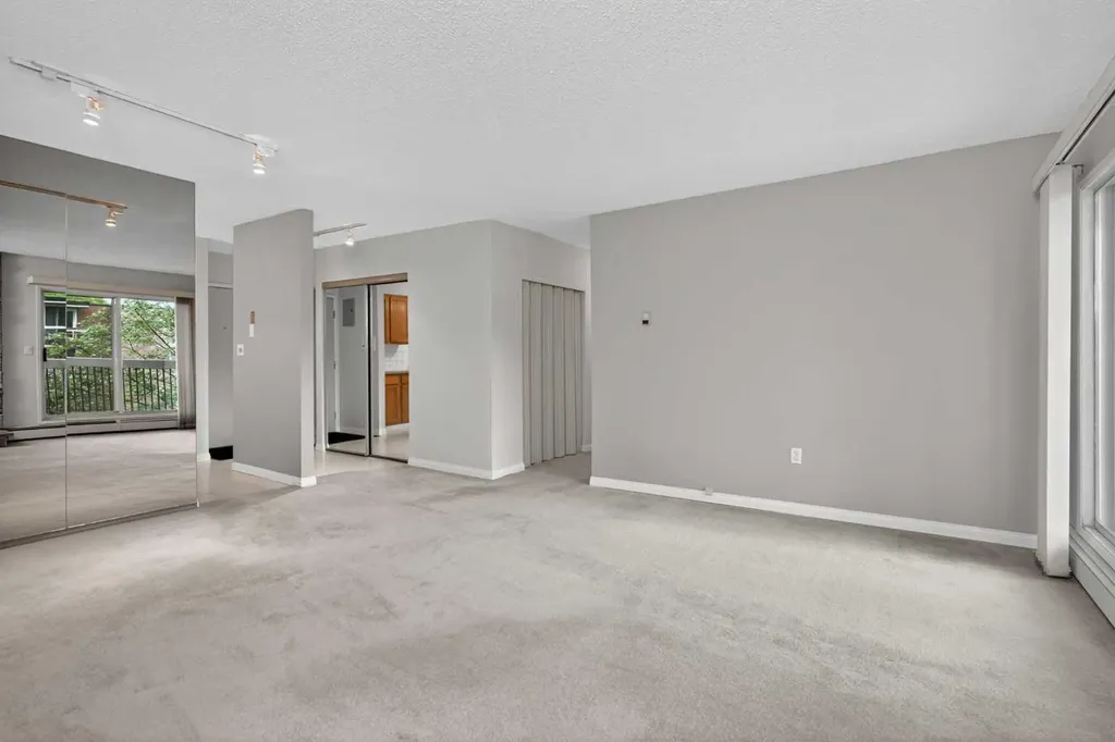 239 6 Avenue NE Calgary AB T2E0L8
