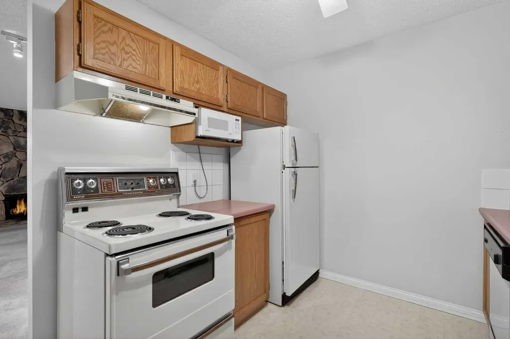 239 6 Avenue NE Calgary AB T2E0L8