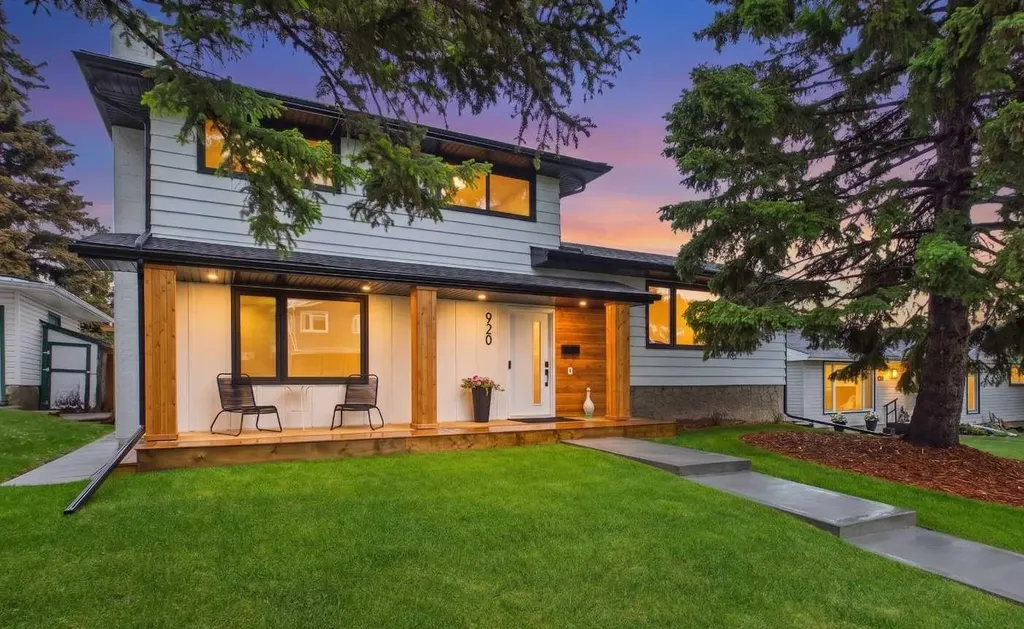 920 Cantabrian Drive SW Calgary AB T2W 1L7