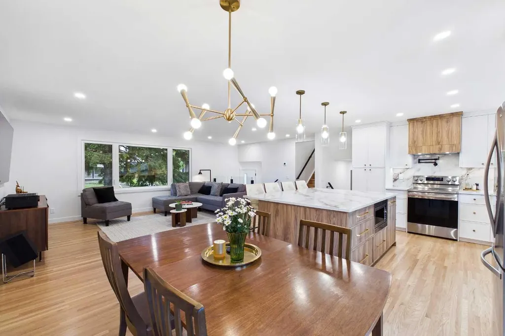 920 Cantabrian Drive SW Calgary AB T2W 1L7