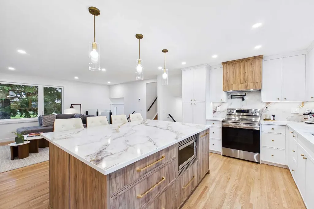 920 Cantabrian Drive SW Calgary AB T2W 1L7