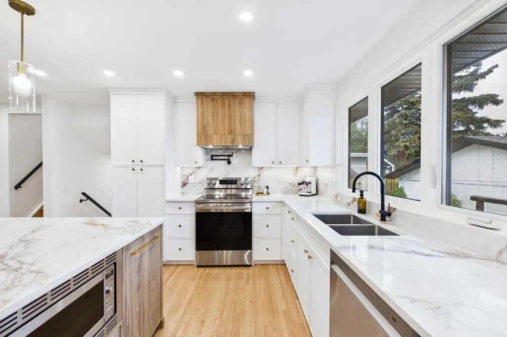 920 Cantabrian Drive SW Calgary AB T2W 1L7