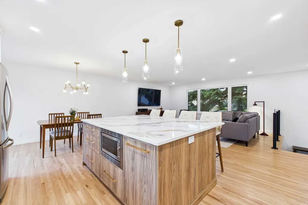920 Cantabrian Drive SW Calgary AB T2W 1L7