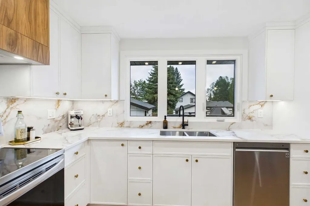 920 Cantabrian Drive SW Calgary AB T2W 1L7