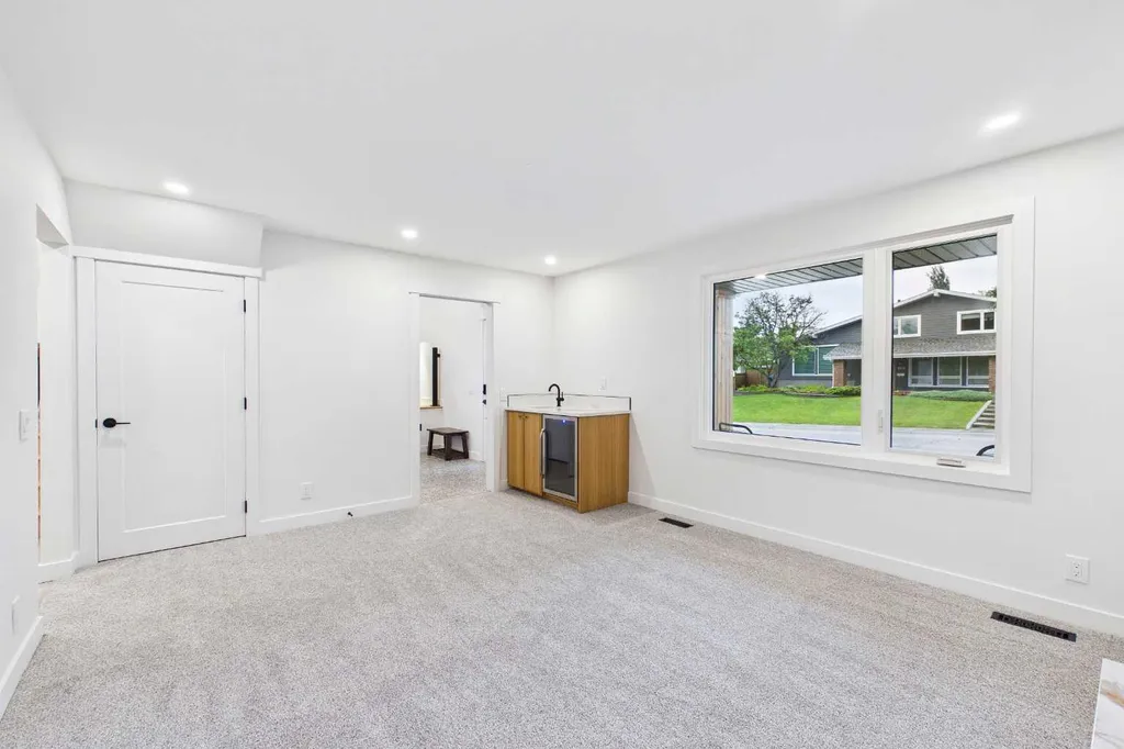 920 Cantabrian Drive SW Calgary AB T2W 1L7