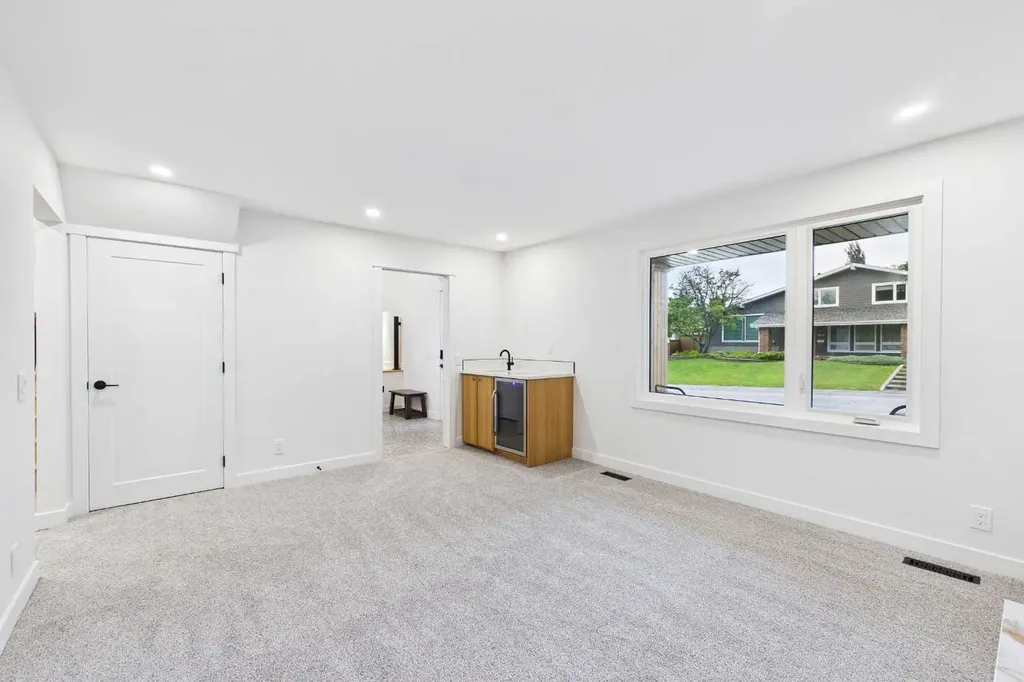 920 Cantabrian Drive SW Calgary AB T2W 1L7