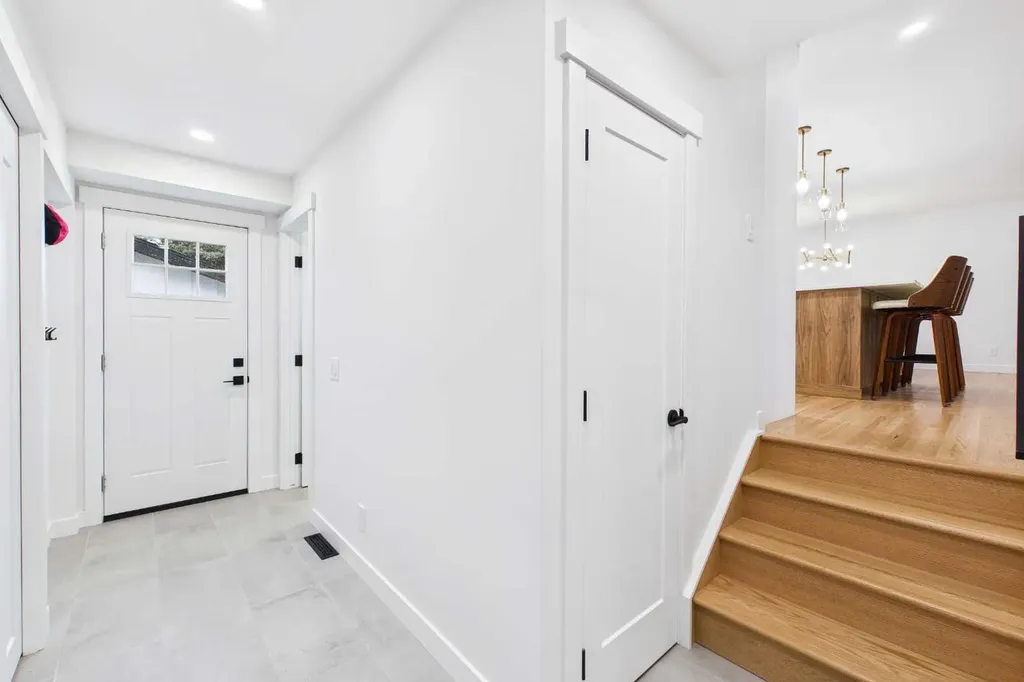 920 Cantabrian Drive SW Calgary AB T2W 1L7