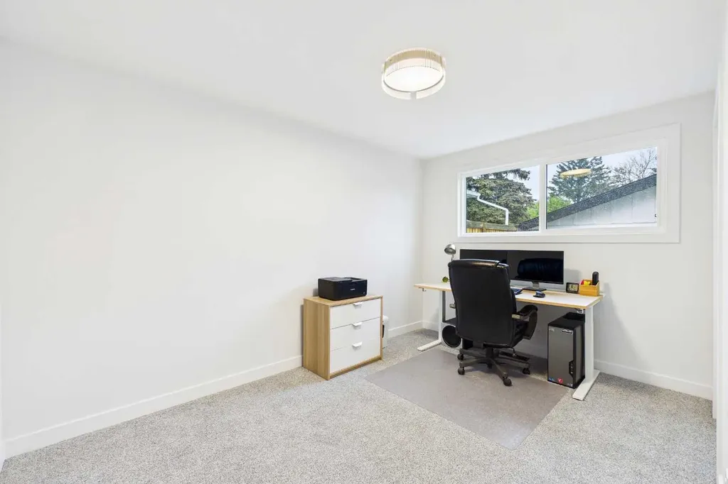 920 Cantabrian Drive SW Calgary AB T2W 1L7