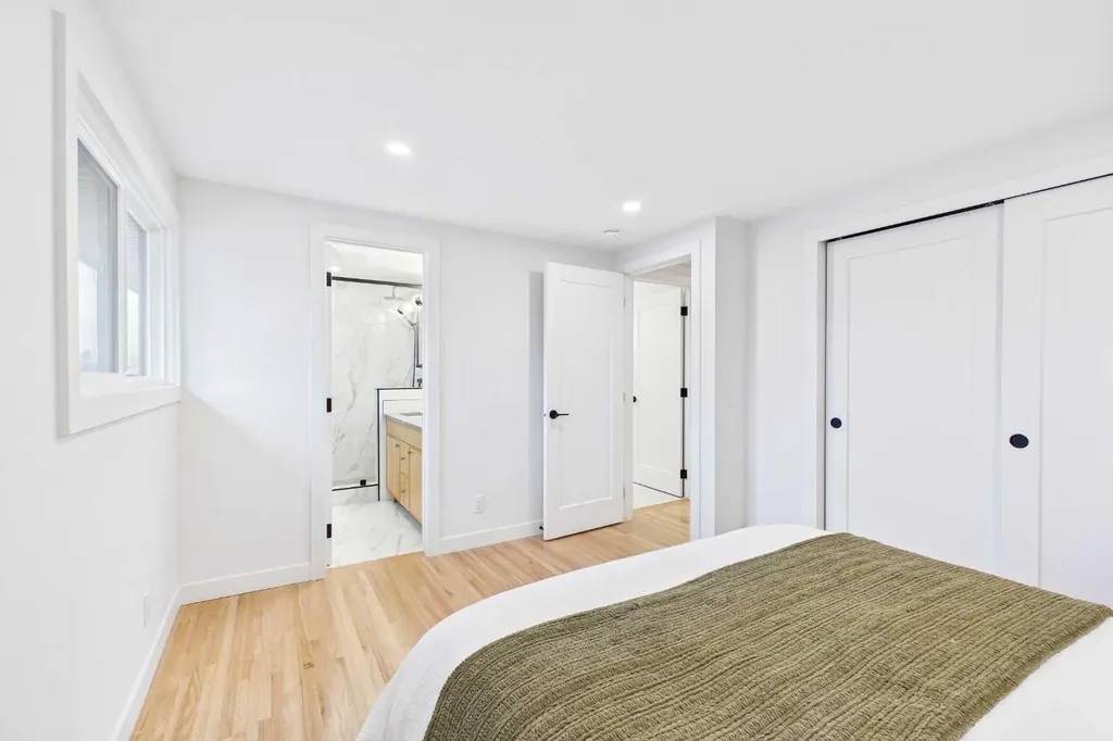 920 Cantabrian Drive SW Calgary AB T2W 1L7