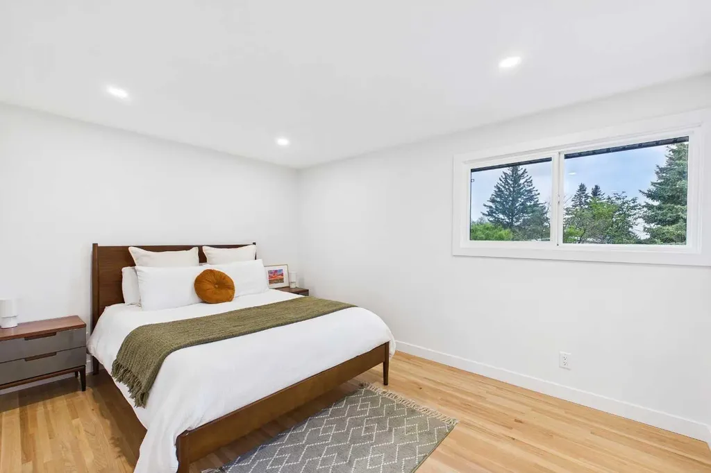 920 Cantabrian Drive SW Calgary AB T2W 1L7