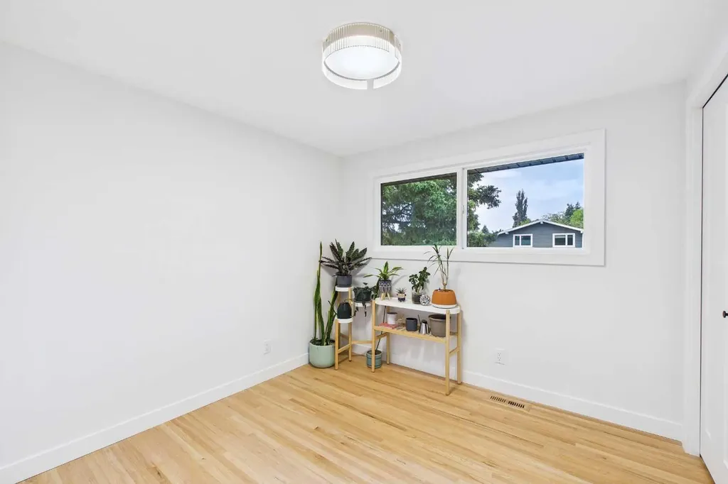 920 Cantabrian Drive SW Calgary AB T2W 1L7