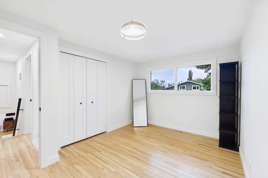 920 Cantabrian Drive SW Calgary AB T2W 1L7