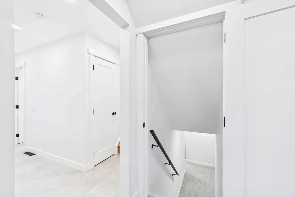 920 Cantabrian Drive SW Calgary AB T2W 1L7