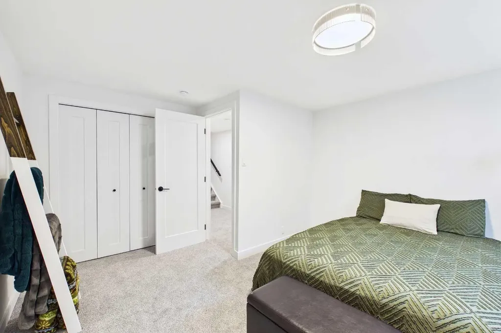 920 Cantabrian Drive SW Calgary AB T2W 1L7