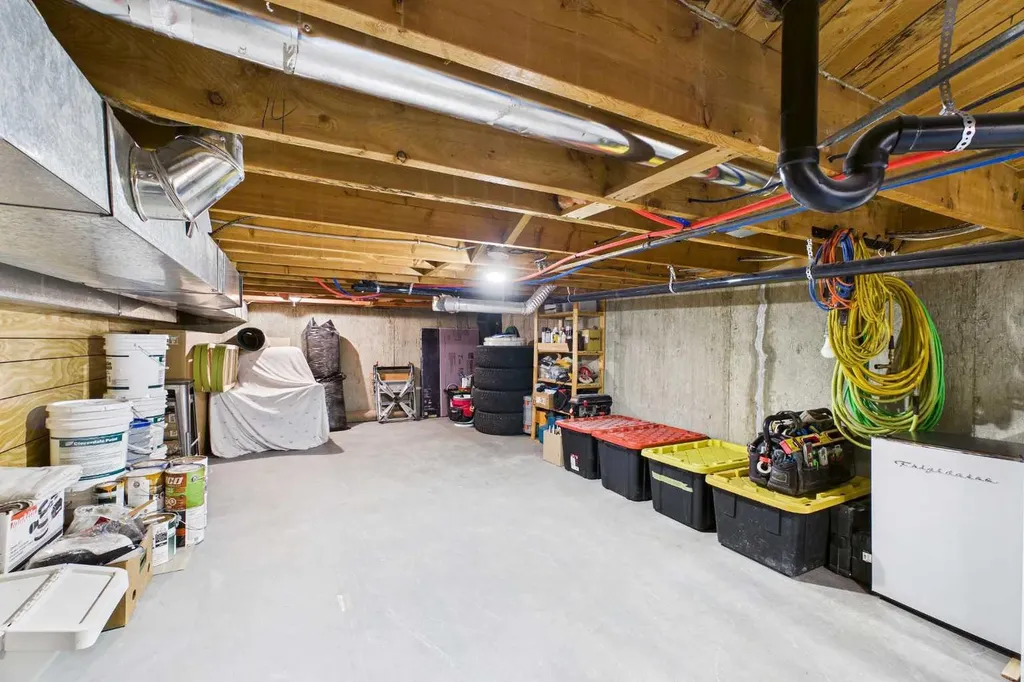 920 Cantabrian Drive SW Calgary AB T2W 1L7