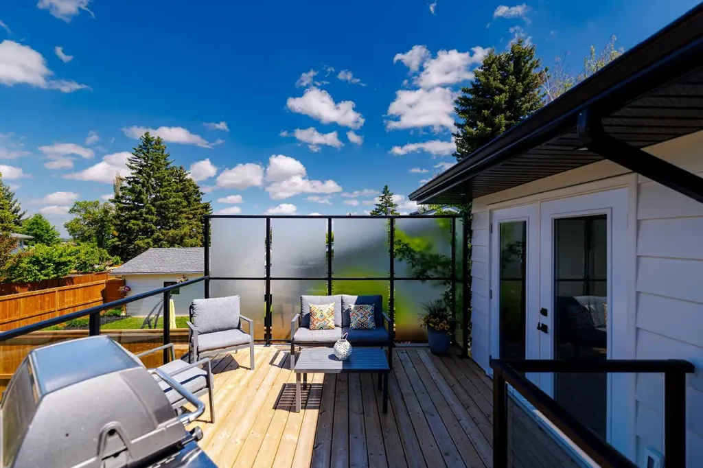 920 Cantabrian Drive SW Calgary AB T2W 1L7