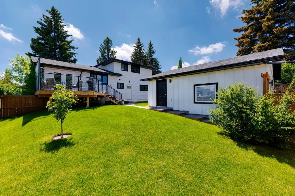 920 Cantabrian Drive SW Calgary AB T2W 1L7