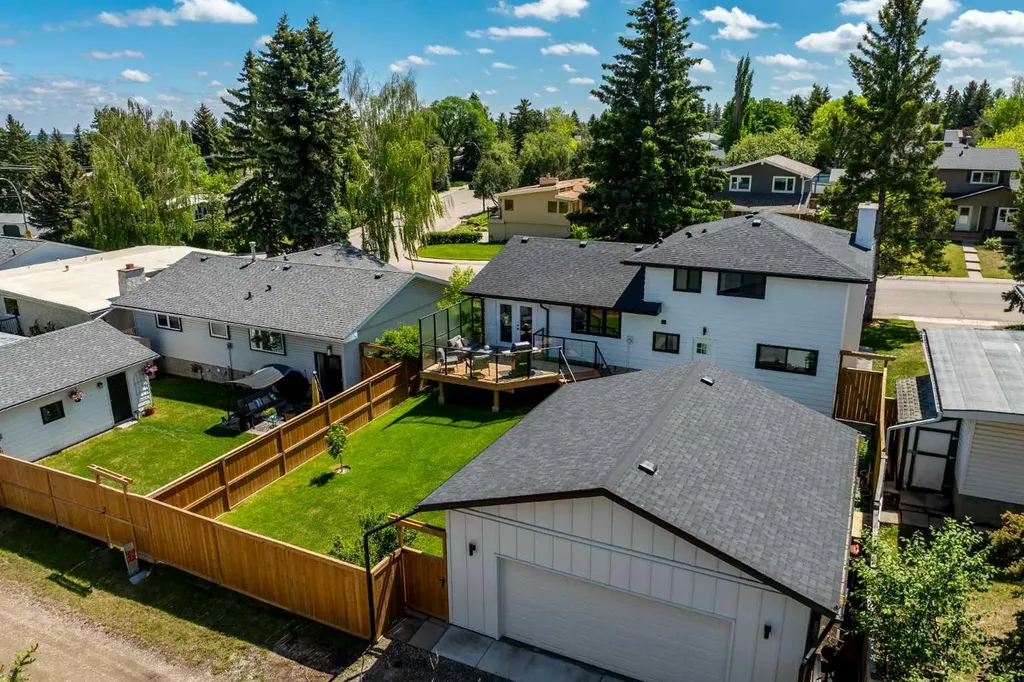920 Cantabrian Drive SW Calgary AB T2W 1L7