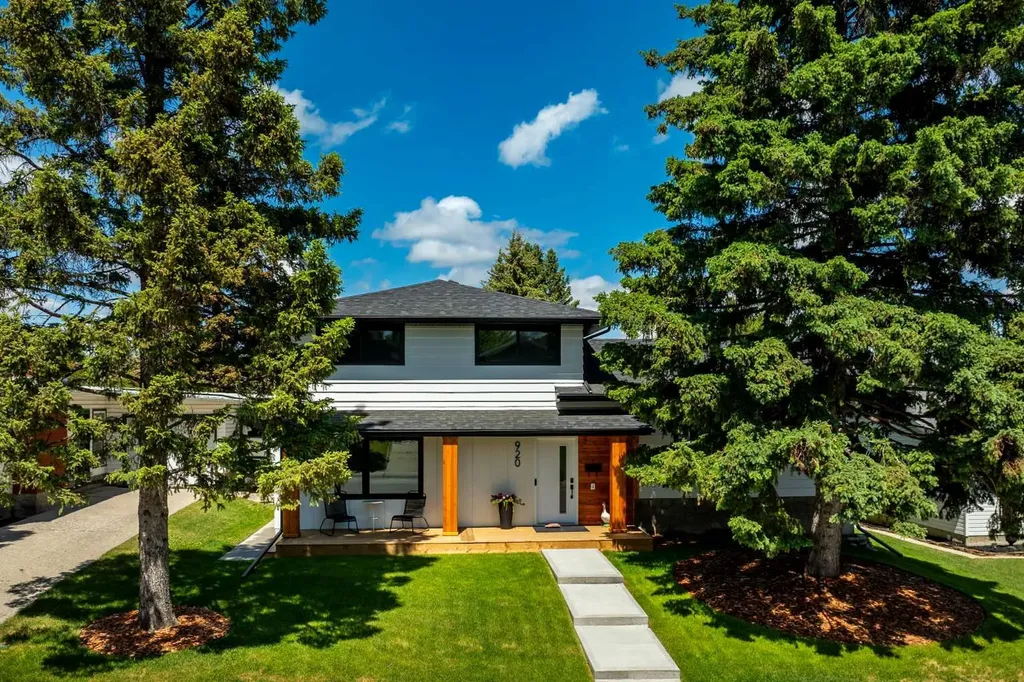 920 Cantabrian Drive SW Calgary AB T2W 1L7