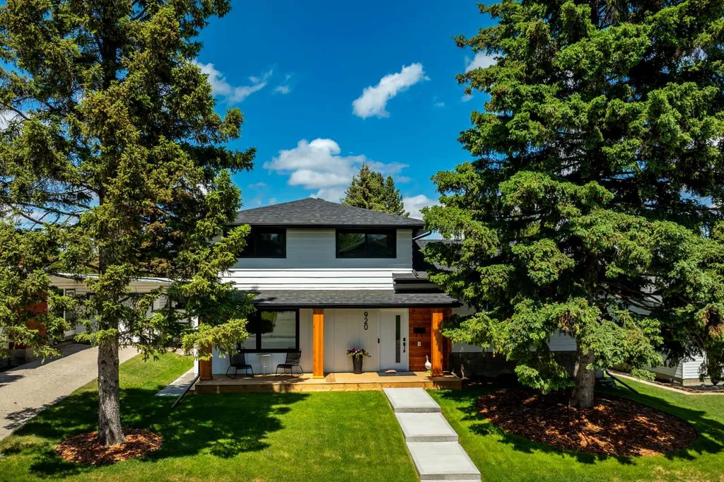 920 Cantabrian Drive SW Calgary AB T2W 1L7