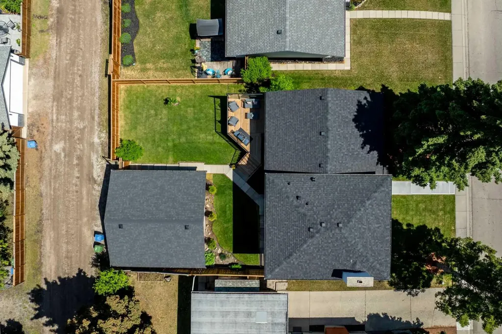 920 Cantabrian Drive SW Calgary AB T2W 1L7