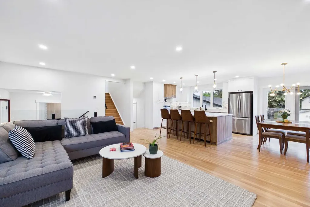 920 Cantabrian Drive SW Calgary AB T2W 1L7