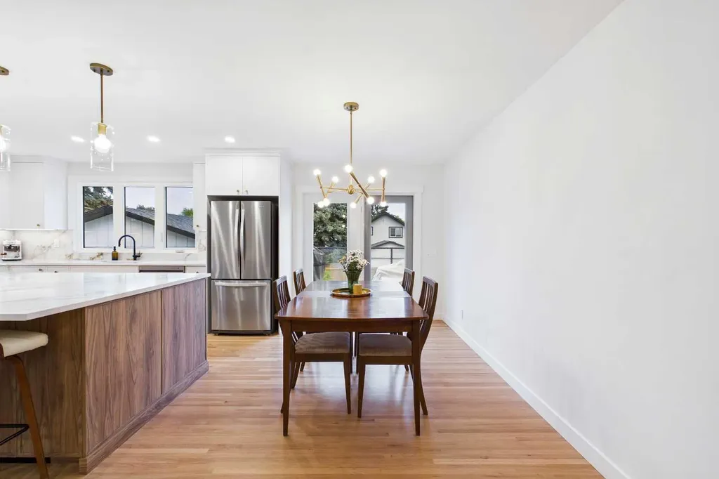 920 Cantabrian Drive SW Calgary AB T2W 1L7