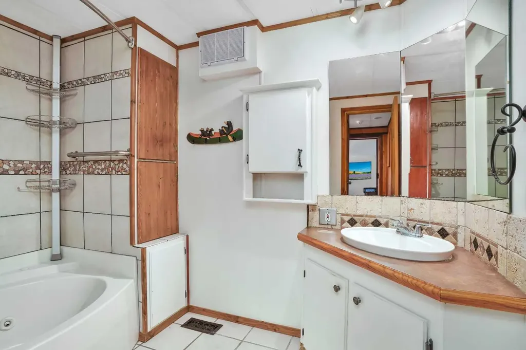 812 20th Street Spruce View AB T0M 1V0