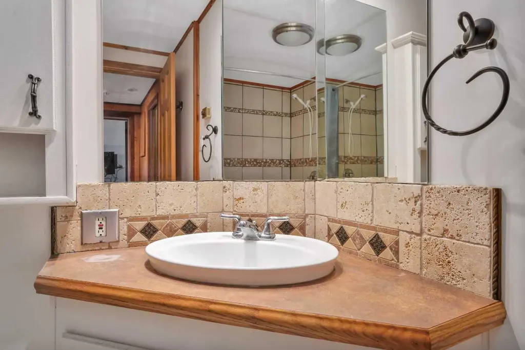 812 20th Street Spruce View AB T0M 1V0
