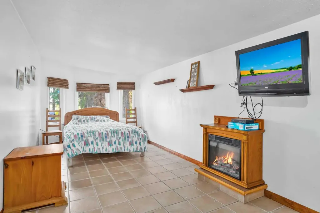812 20th Street Spruce View AB T0M 1V0