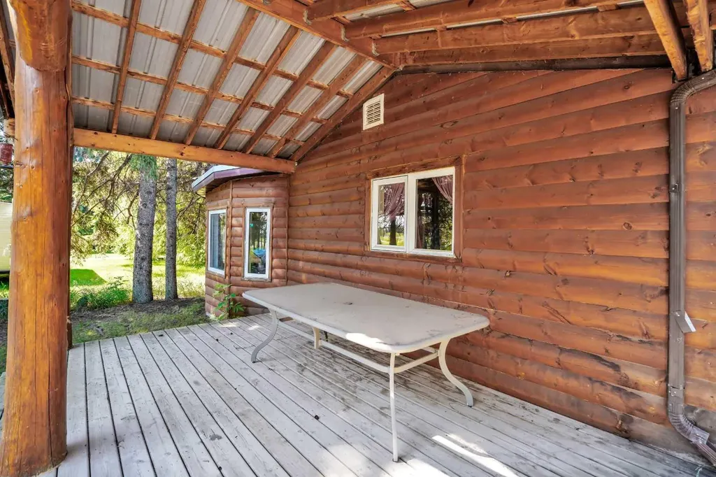 812 20th Street Spruce View AB T0M 1V0