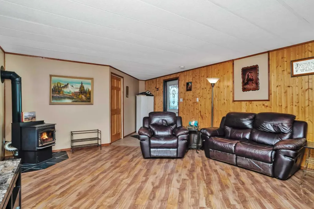 812 20th Street Spruce View AB T0M 1V0