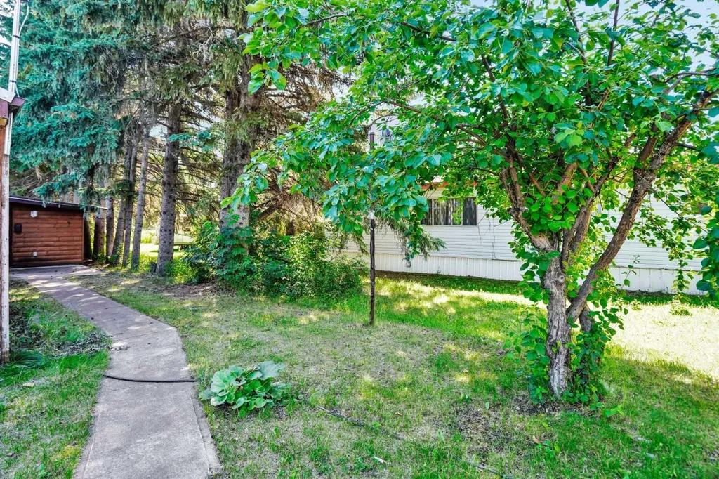812 20th Street Spruce View AB T0M 1V0