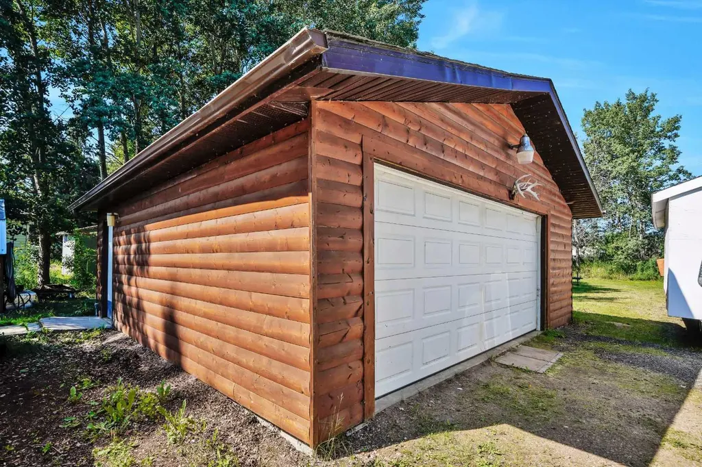 812 20th Street Spruce View AB T0M 1V0