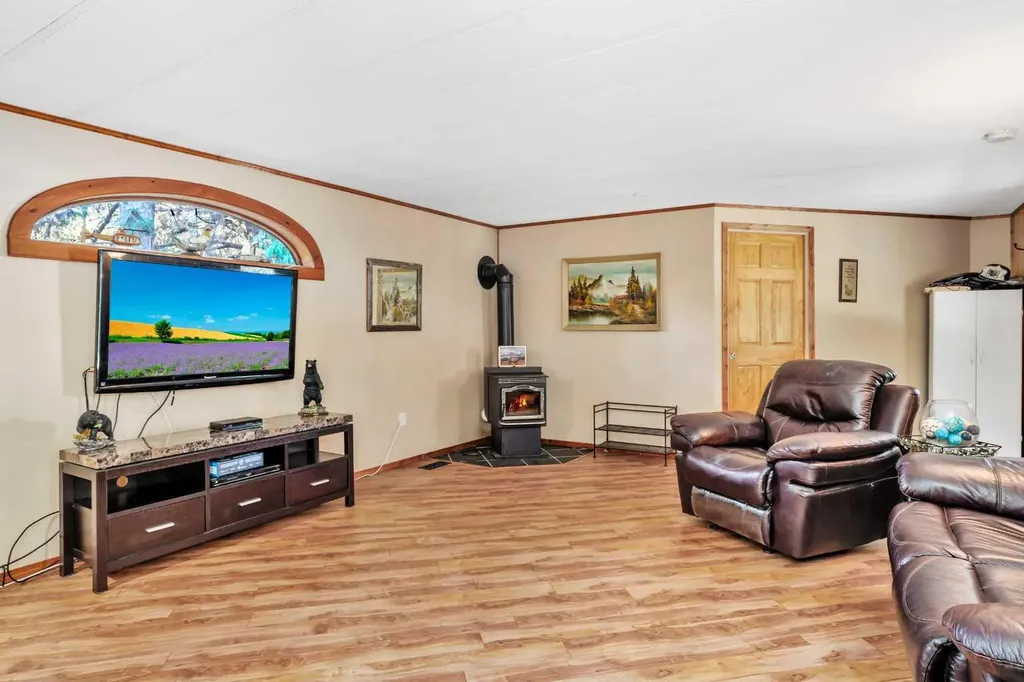 812 20th Street Spruce View AB T0M 1V0