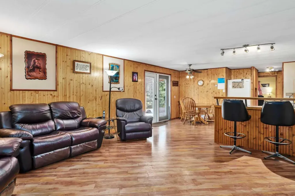 812 20th Street Spruce View AB T0M 1V0