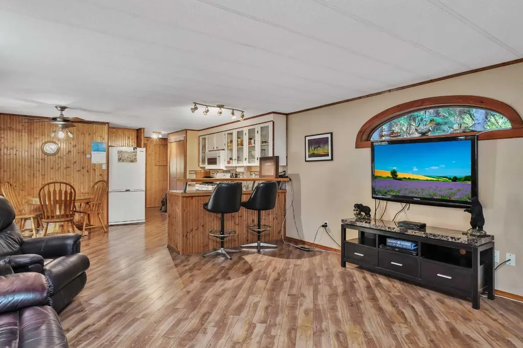 812 20th Street Spruce View AB T0M 1V0