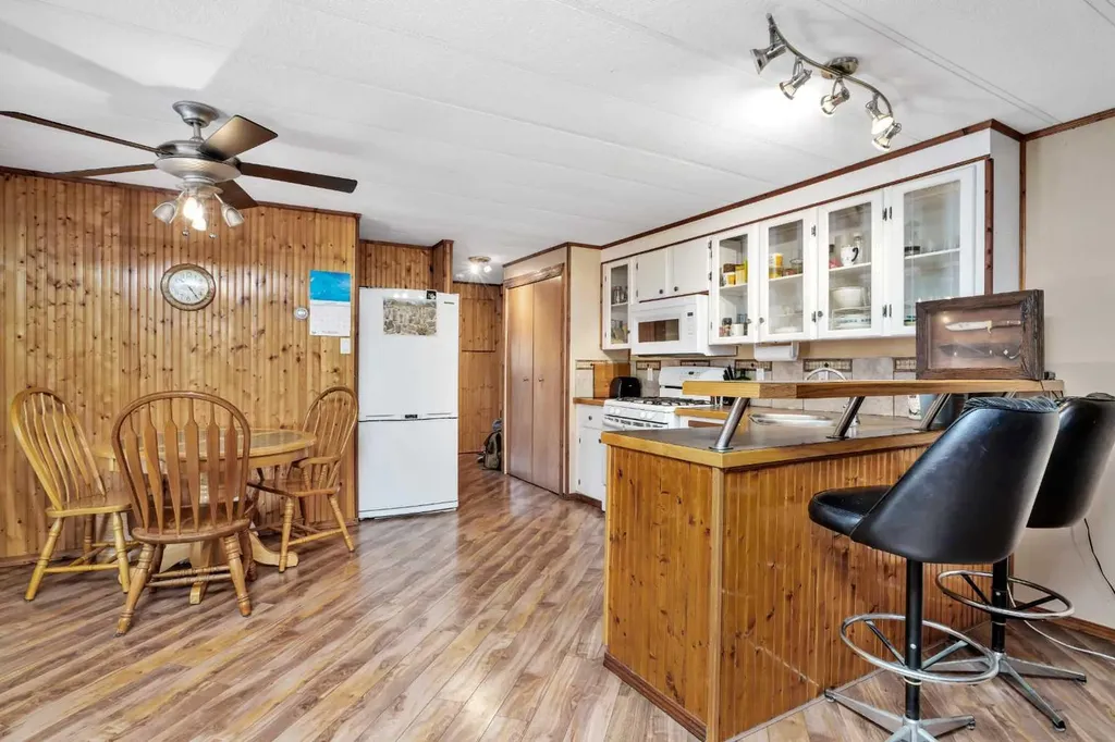 812 20th Street Spruce View AB T0M 1V0