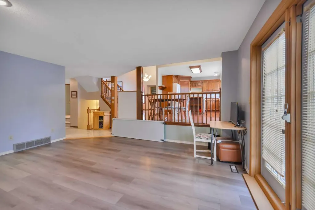 37 Denovan Crescent Red Deer AB T4R 2B6