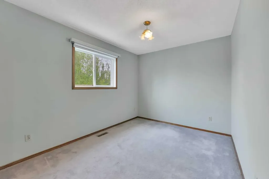37 Denovan Crescent Red Deer AB T4R 2B6