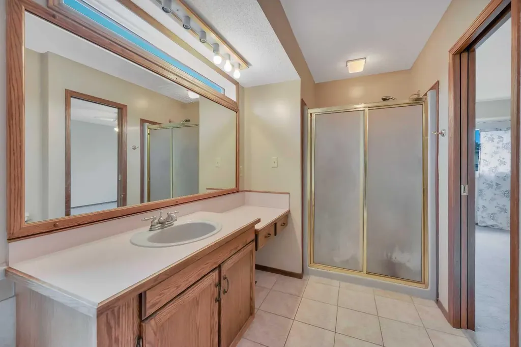 37 Denovan Crescent Red Deer AB T4R 2B6
