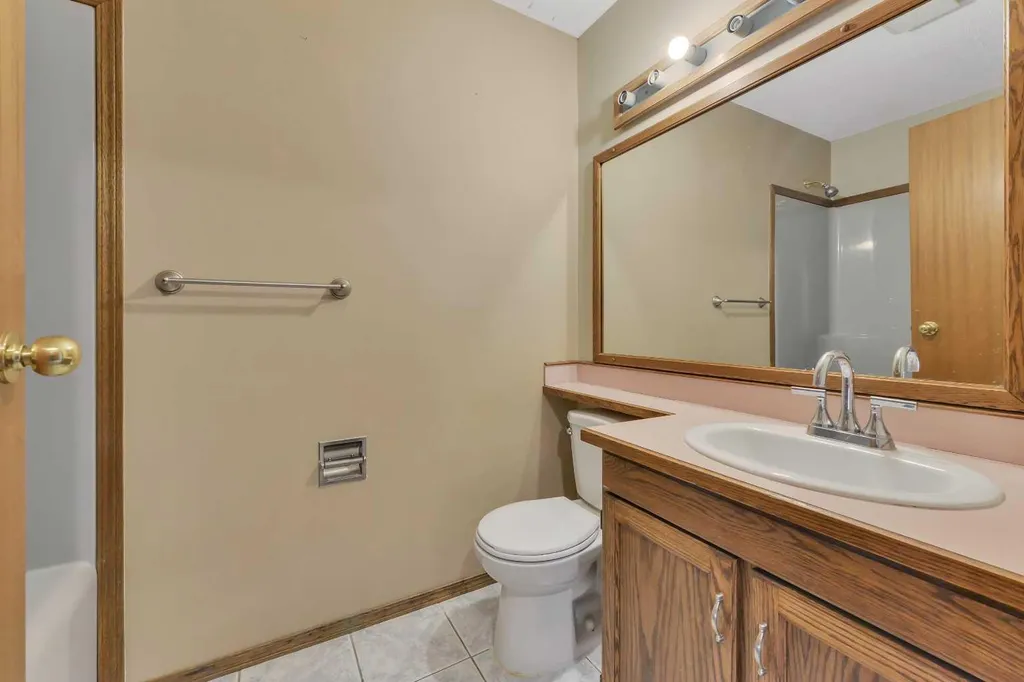 37 Denovan Crescent Red Deer AB T4R 2B6