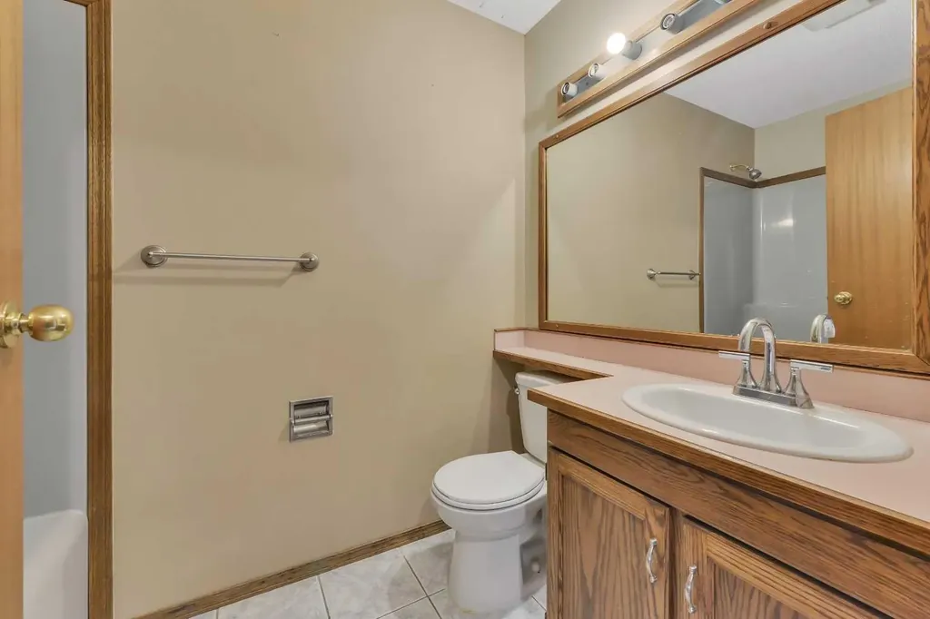 37 Denovan Crescent Red Deer AB T4R 2B6