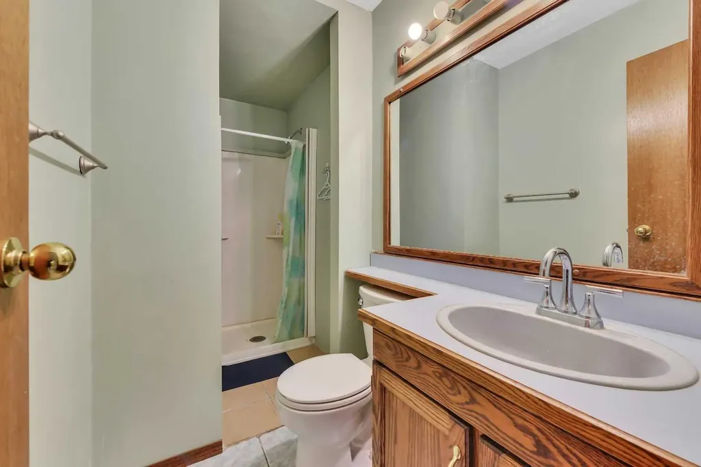 37 Denovan Crescent Red Deer AB T4R 2B6