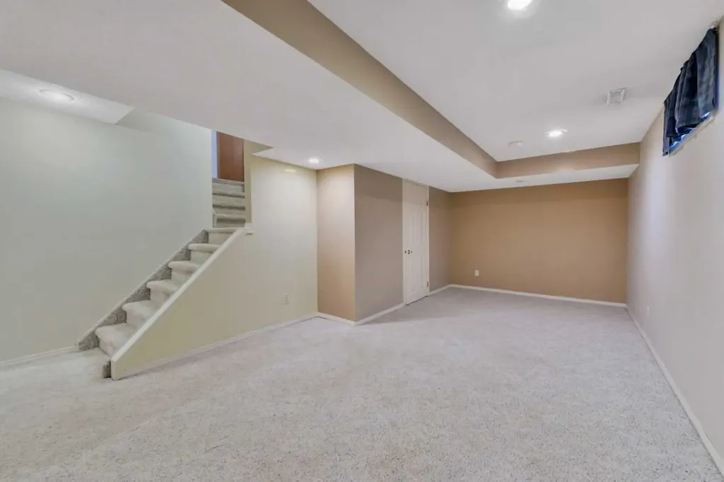 37 Denovan Crescent Red Deer AB T4R 2B6
