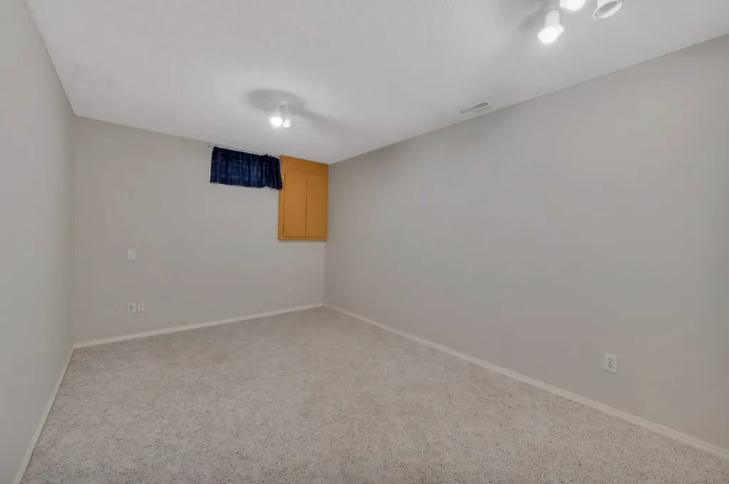 37 Denovan Crescent Red Deer AB T4R 2B6