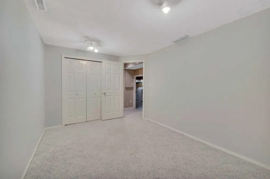 37 Denovan Crescent Red Deer AB T4R 2B6