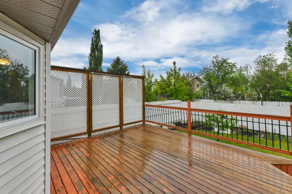 37 Denovan Crescent Red Deer AB T4R 2B6