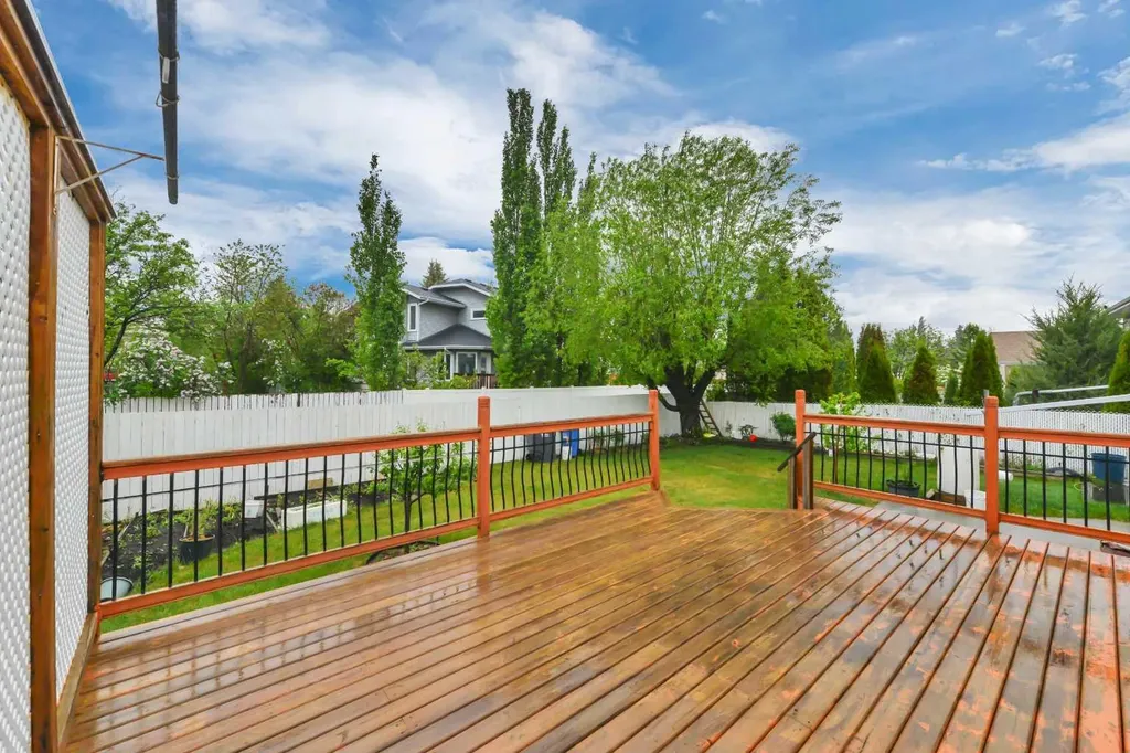37 Denovan Crescent Red Deer AB T4R 2B6